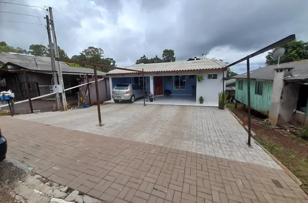 Casa á venda localizada no Bairro Colina verde 