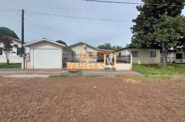 Casa á venda localizada no Bairro Jardim Floresta 