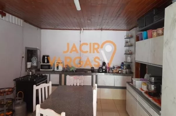 Casa á venda localizada no Bairro São Francisco 