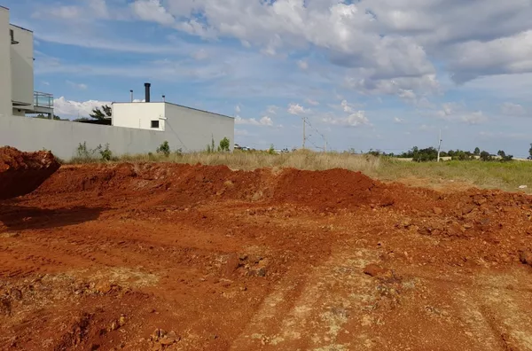 Lote á venda localizado no Loteamento Muller 