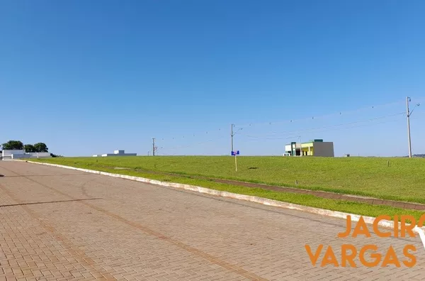 Lote localizado no loteamento Universitário 