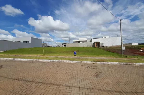 Lote á venda localizado no Loteamento Universitário 