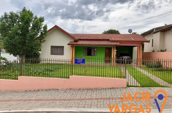 Casa á venda no Centro de Ampére - PR