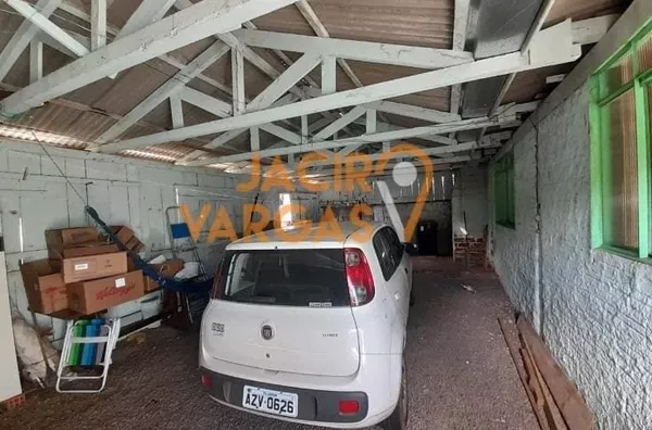 Casa á venda localizada no Bairro São Francisco 