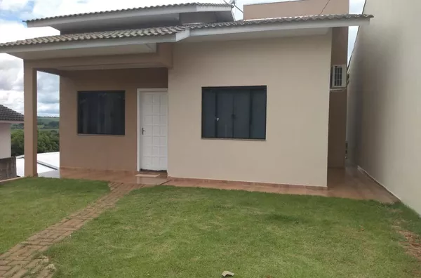 Casa á venda localizada no Bairro Água verde 