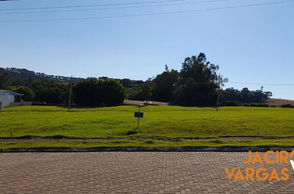 Lote á venda localizado no Loteamento Universitário 