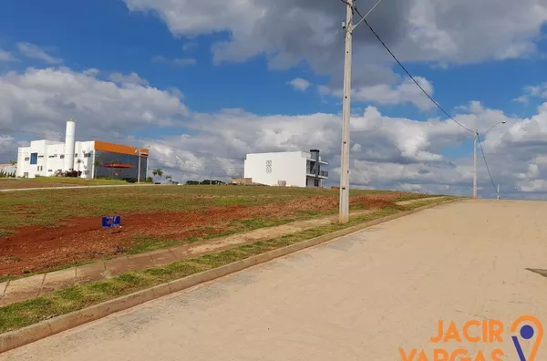 Lote á venda localizado no Loteamento Universitário 