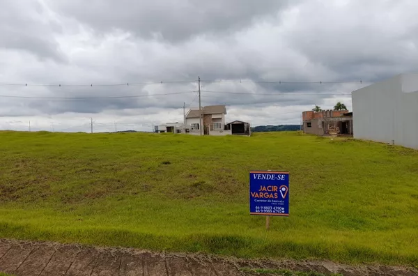 Lote á venda localizado no Loteamento Universitário 