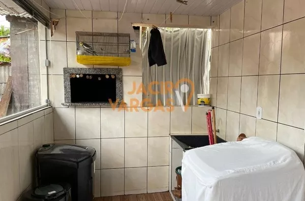 Casa á venda localizada no Bairro Jardim Floresta 