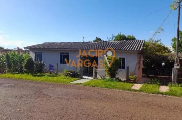 Casa á venda localizado no Bairro São Francisco 