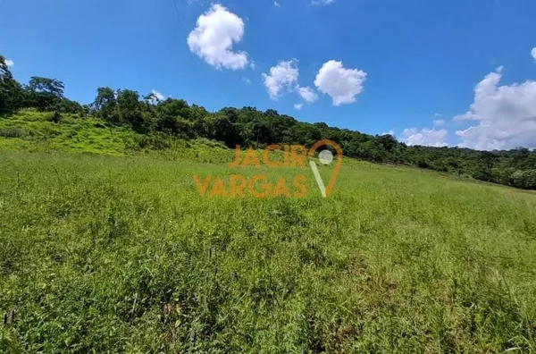 Chácara á venda localizada na Linha Alto Paraíso 