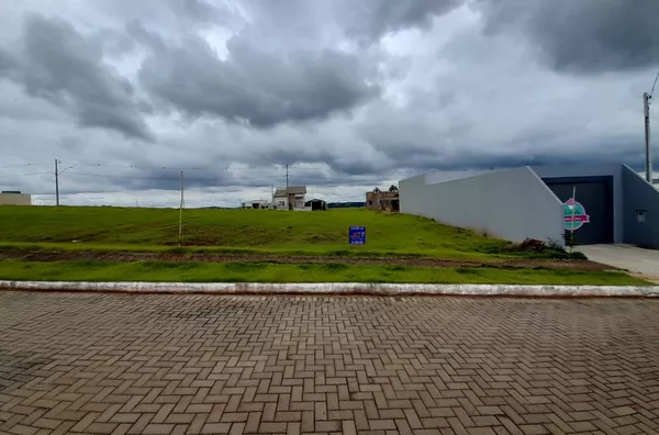 Lote á venda localizado no Loteamento Universitário 
