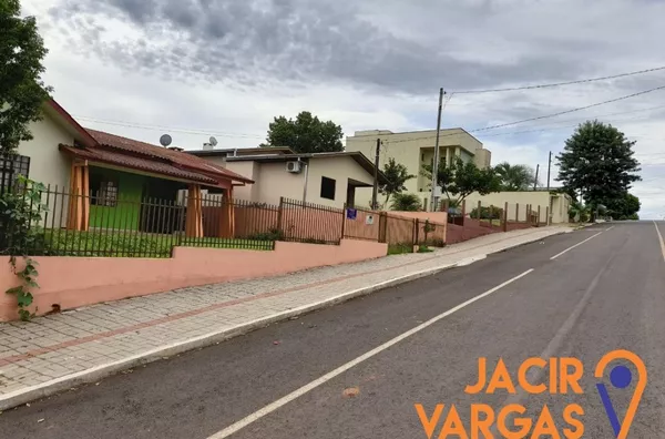 Casa á venda no Centro de Ampére - PR