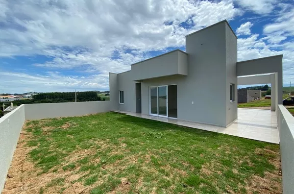 Casa á venda localizada no Loteamento Universitário 