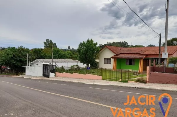Casa á venda no Centro de Ampére - PR