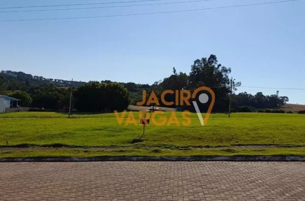 Lote á venda localizado no Loteamento Universitário 