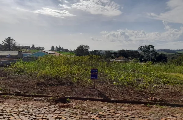 Lote á venda localizado no Loteamento Vale dos Pássaros 