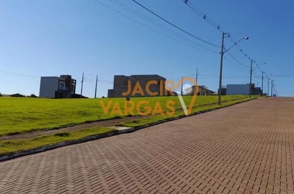 Lote á venda localizado no Loteamento Universitário 