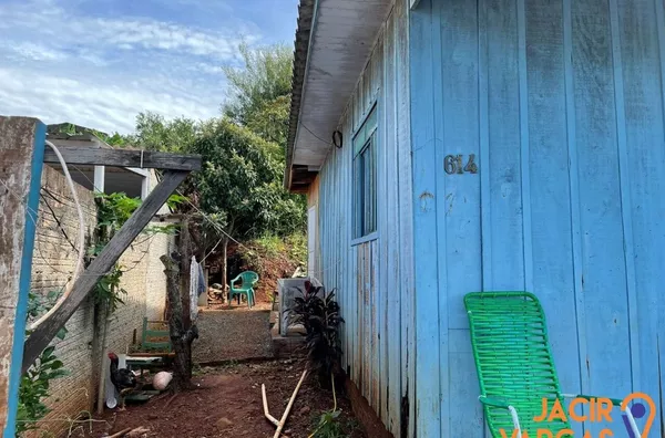 Casa á venda localizada no Bairro São Francisco 