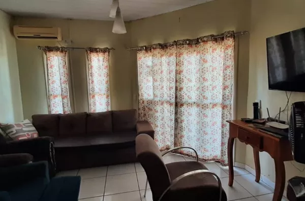 Casa á venda localizada no Bairro São Francisco 