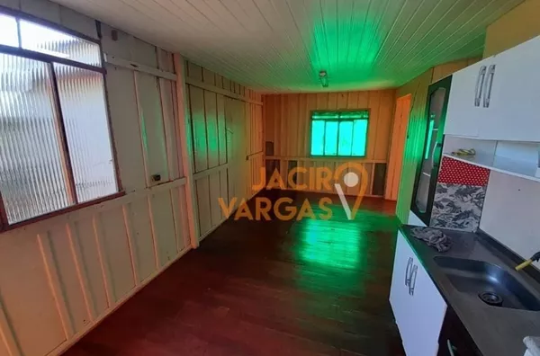 Casa á venda localizada no Bairro São Francisco 