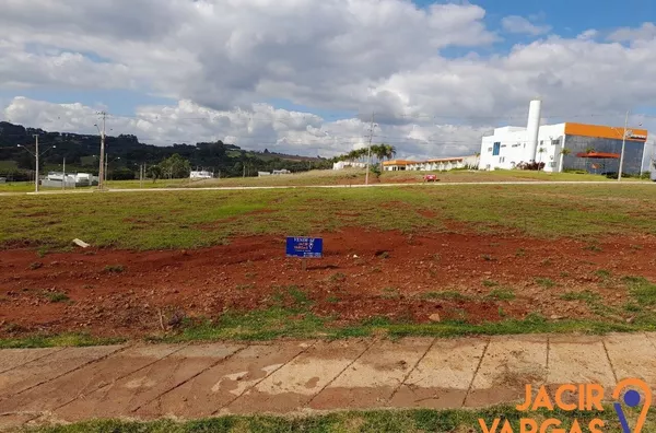 Lote á venda localizado no Loteamento Universitário 