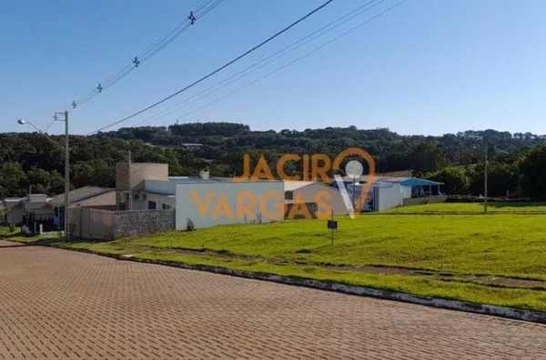 Lote á venda localizado no Loteamento Universitário 