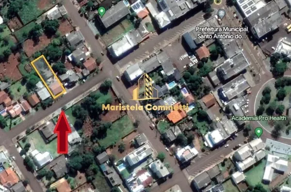 Casa mista com amplo terreno no Centro!
