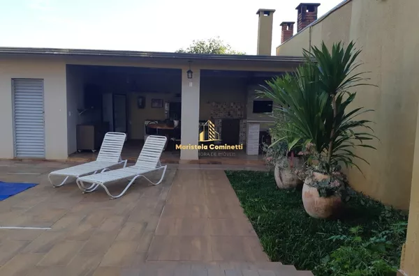 Casa incrível no Centro de Santo Antônio do Sudoeste