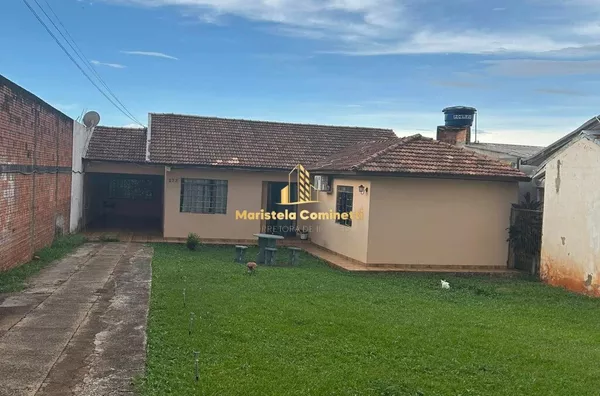 CASA À VENDA À 2 QUADRAS DA PRAÇA CENTRAL
