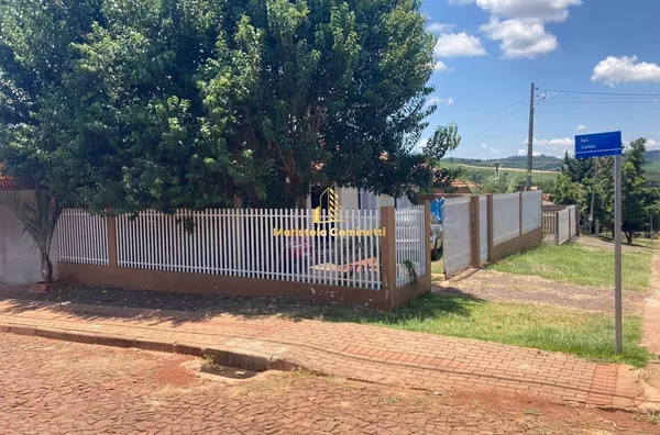 VENDE-SE CASA DE ESQUINA COM PONTO COMERCIAL