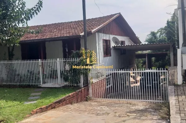 Casa mista com amplo terreno no Centro!