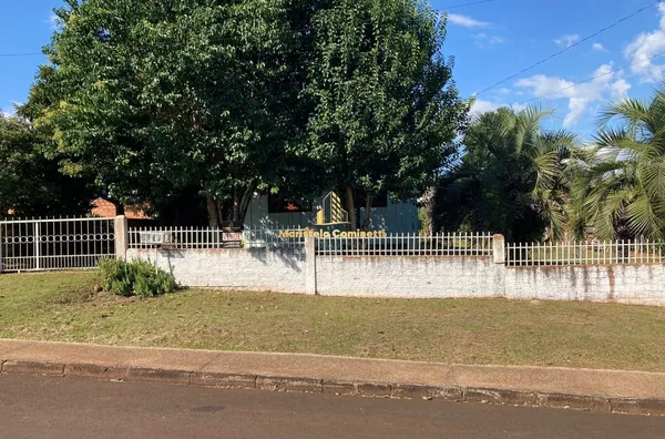 Casa com amplo terreno à venda