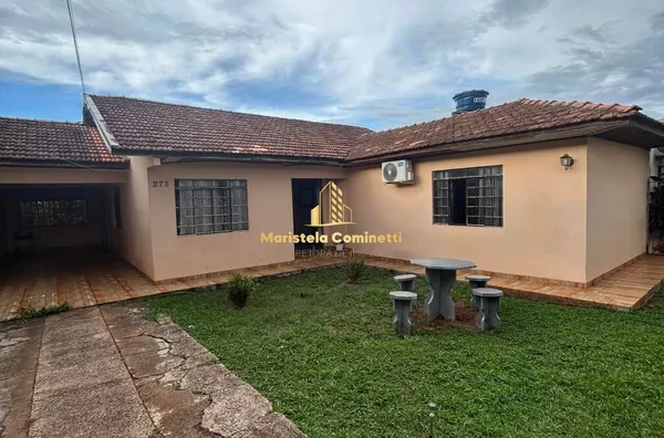 CASA À VENDA À 2 QUADRAS DA PRAÇA CENTRAL