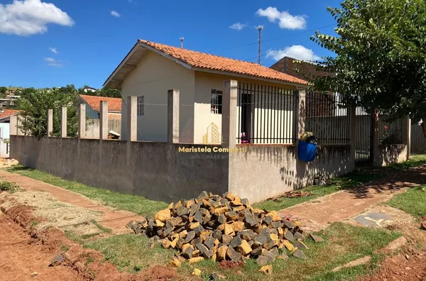 Casa de esquina no Bairro Embaúvas