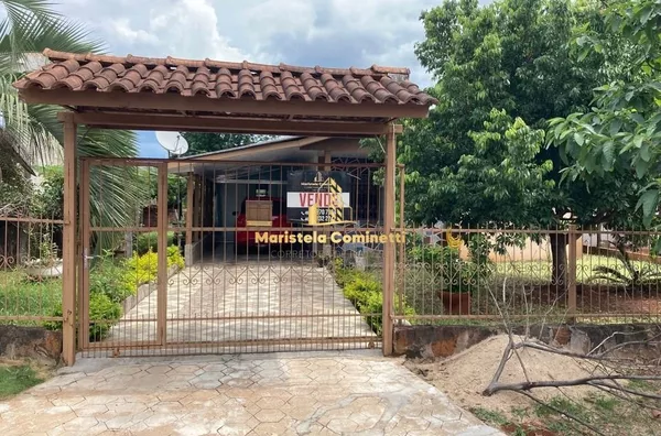 Casa de alvenaria com amplo terreno à venda