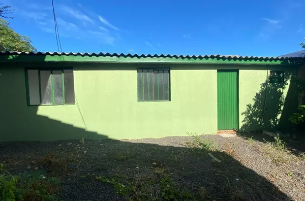LOCAÇÃO: CASA (FUNDOS) NO BAIRRO PLANALTO 