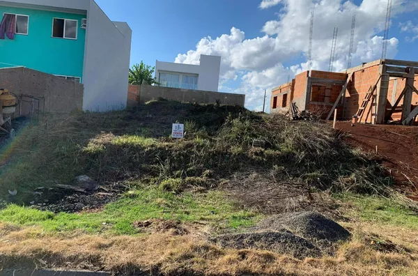 VENDA: TERRENO NO LOTEAMENTO DOM LUIZ 