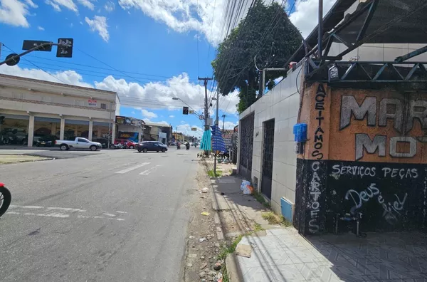 PONTO COMERCIAL AV. AUGUSTO DOS ANJOS, Nº: 2047 LOJA - VILA PERI