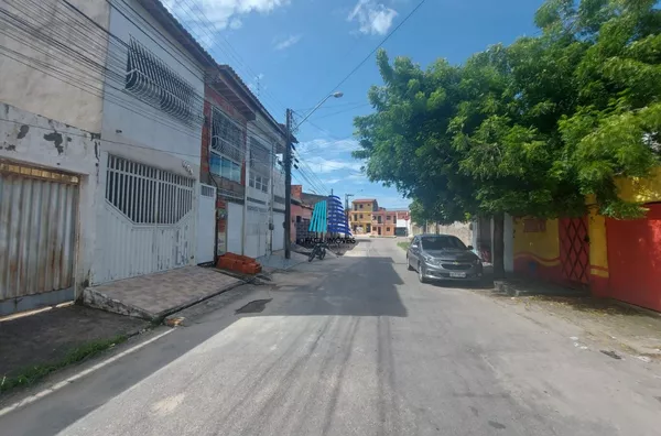 VENDE-SE: CASA RUA 1046, Nº 76, CONJUNTO CEARÁ