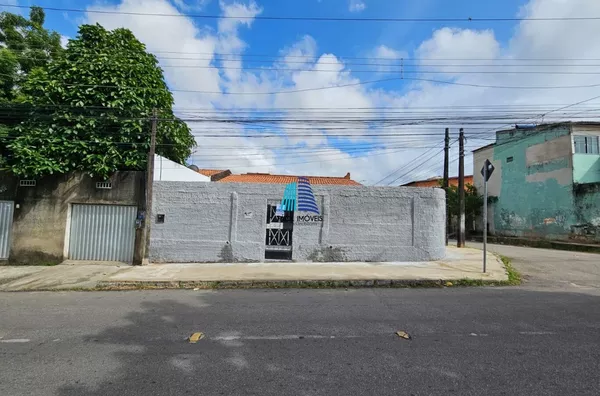 CASA AVENIDA ALANIS MARIA LAURINDO DE OLIVEIRA, Nº: 440 - CONJUNTO CEARÁ