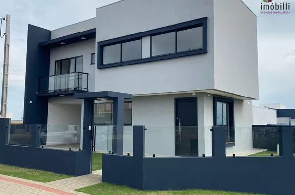 Casa com 03 suítes no bairro Fraron