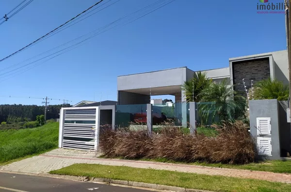 Casa com Piscina no Bairro São Francisco 