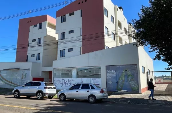 Apto primeiro andar, com elevador. Ed. Mαria Eduarda