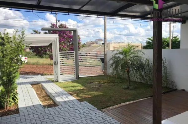 Casa de Alvenaria com sobra de terreno nos fundos