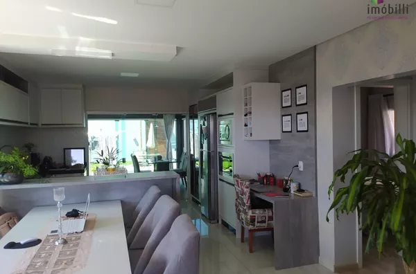 Casa com Piscina no Bairro São Francisco 