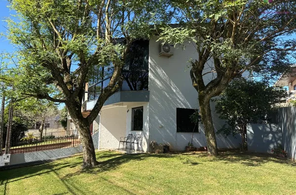 Sobrado com 03 quartos para venda,  Menino Deus, Pato Branco