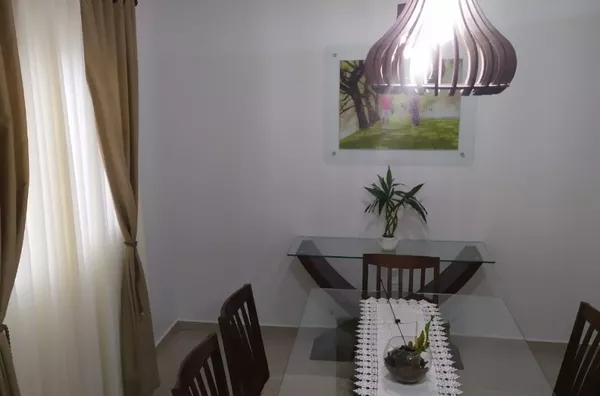 Casa de Alvenaria semi-mobiliada no Bairro Fraron 