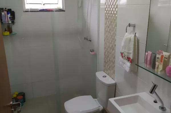 Casa de Alvenaria semi-mobiliada no Bairro Fraron 