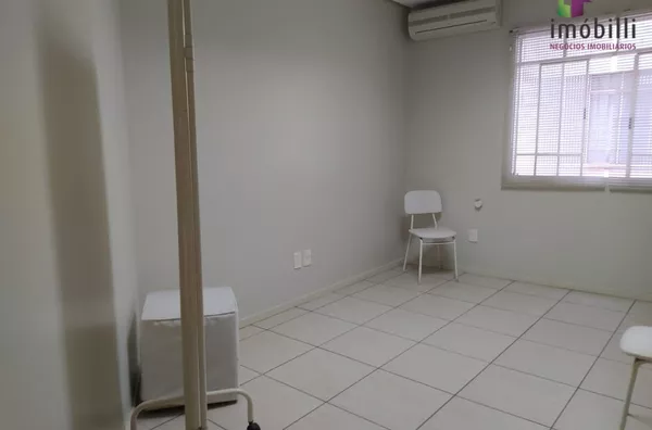 SALA COMERCIAL EM GALERIA PARA LOCAÇÃO 